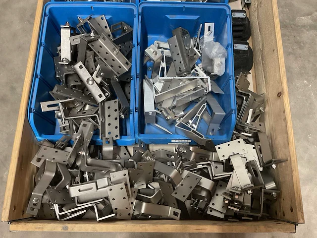Partij zonnepaneel montagemateriaal - afbeelding 2 van  3