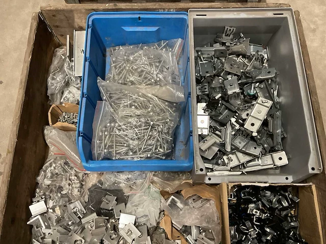 Partij zonnepaneel montagemateriaal - afbeelding 3 van  3