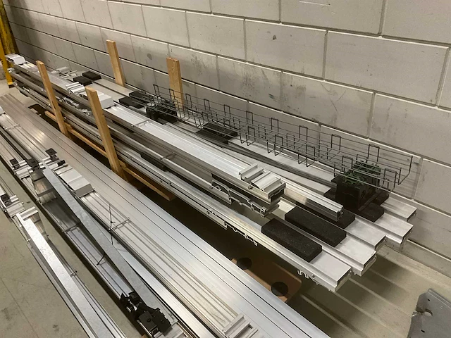 Partij zonnepaneel montagematerialen - afbeelding 2 van  11