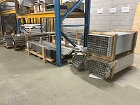 Partij zonnepaneel montagematerialen - afbeelding 1 van  11