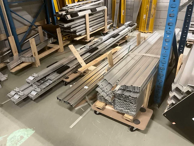Partij zonnepaneel montagematerialen - afbeelding 7 van  11