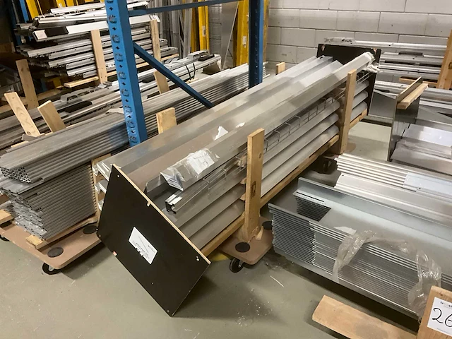 Partij zonnepaneel montagematerialen - afbeelding 8 van  11