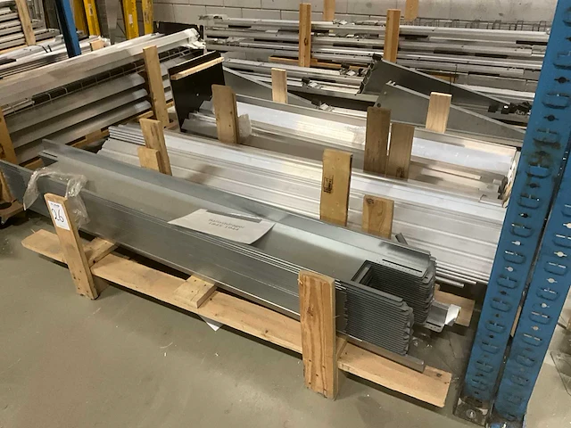 Partij zonnepaneel montagematerialen - afbeelding 9 van  11
