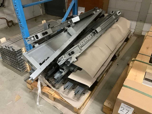 Partij zonnepaneel montagematerialen - afbeelding 2 van  17