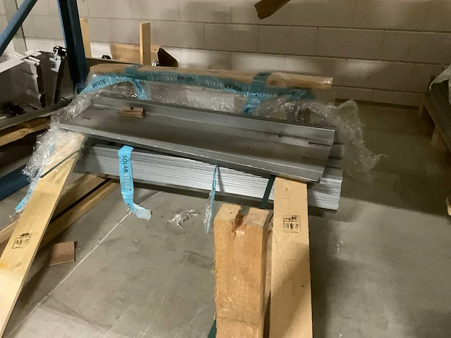 Partij zonnepaneel montagematerialen - afbeelding 13 van  17