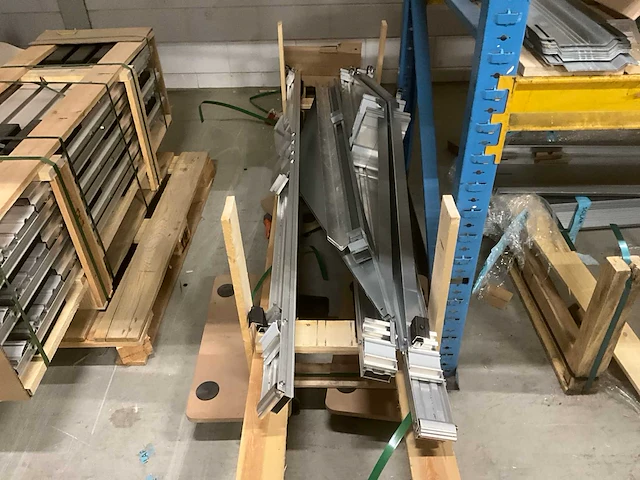 Partij zonnepaneel montagematerialen - afbeelding 15 van  17