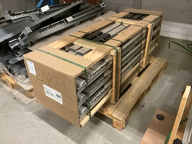 Partij zonnepaneel montagematerialen - afbeelding 16 van  17