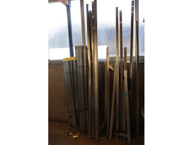 Partij zonnepaneel-onderdelen - afbeelding 1 van  5