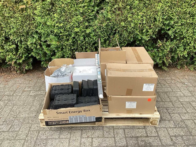 Partij zonnepanelen onderdelen - afbeelding 1 van  5