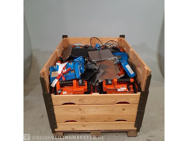 Partij zuurstof meetinstrumenten corpuls, o.a. bi-phasic defib 08/16 - afbeelding 1 van  12