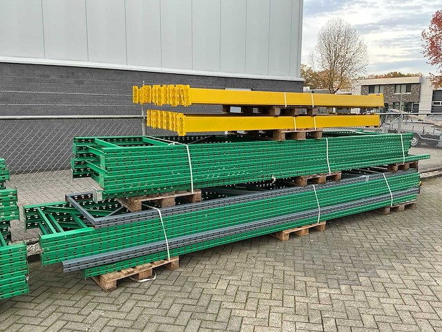 Partij zware palletstelling - afbeelding 1 van  2