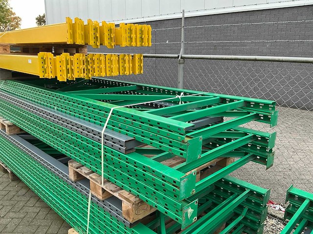 Partij zware palletstelling - afbeelding 2 van  2