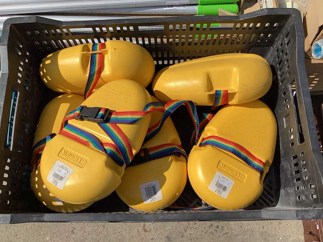 Partij zwem accessoires, onderdelen en toebehoren - afbeelding 2 van  53
