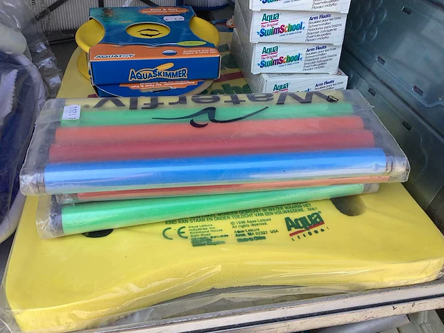 Partij zwem accessoires, onderdelen en toebehoren - afbeelding 22 van  53