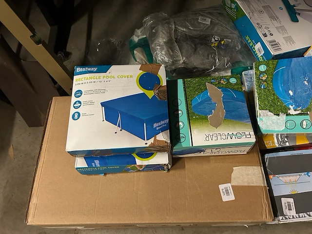 Partij zwembad accessoires w.o. beschermhoezen intex - afbeelding 3 van  9