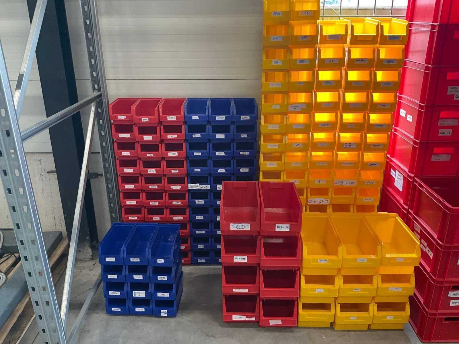 Partijen schoenen en magazijninventaris uit faillissement