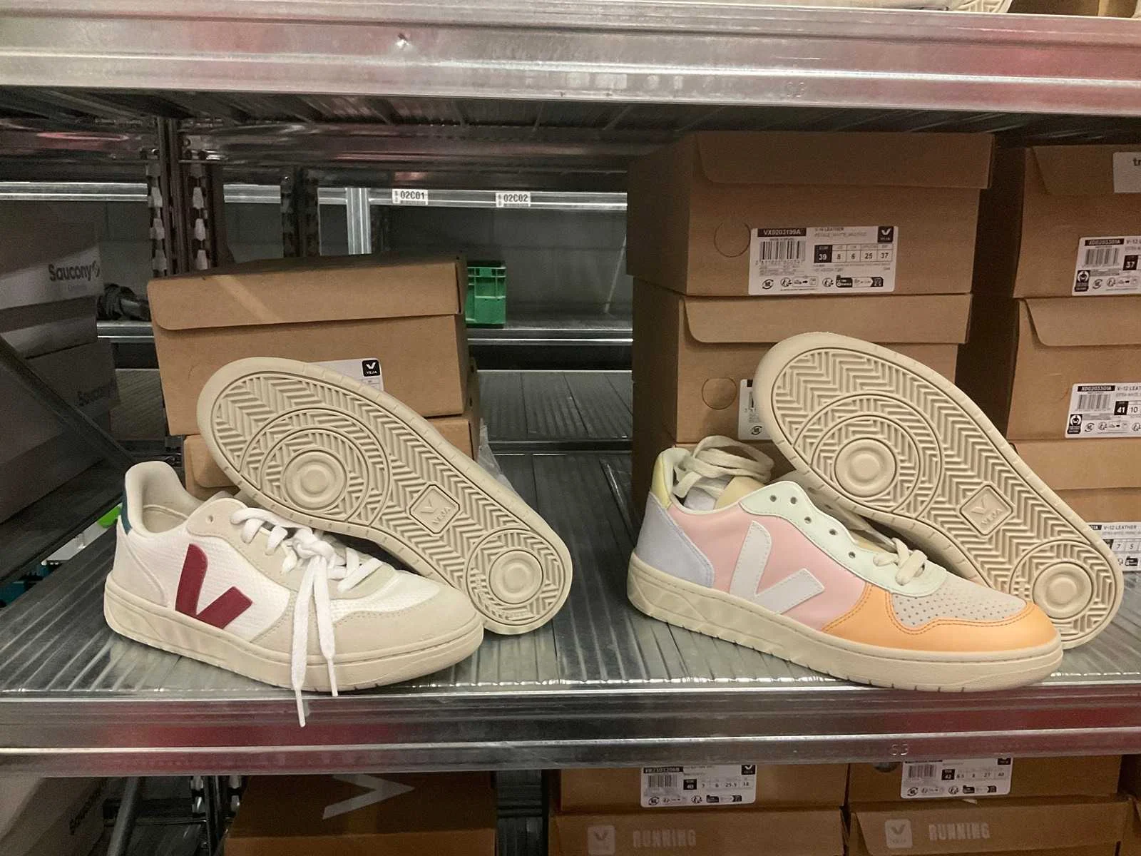 Partijen sneakers uit faillissement