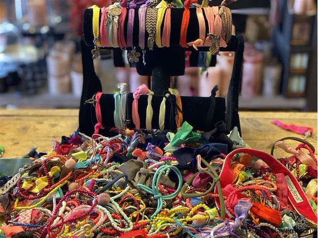 Party div. armbandjes incl. display - afbeelding 3 van  3
