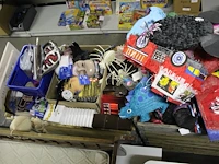 Partyproducten in twee palletboxen waaronder maskers, gift sets, ballonen, waxinenlichthouders, banners etc... - afbeelding 6 van  6