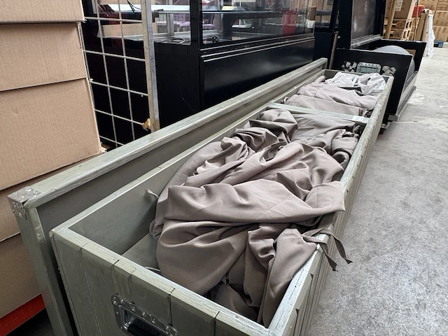 Partytent met transportkist verrijdbaar - afbeelding 5 van  7