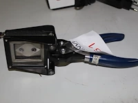 Pasfotoknipper 35 x 45 mm. - afbeelding 1 van  2