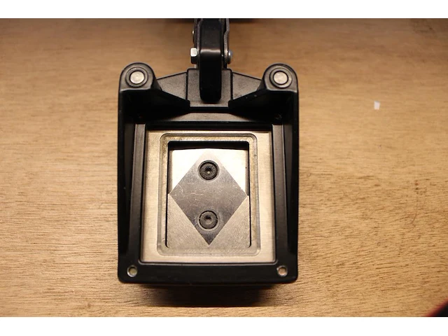 Pasfotoknipper 35 x 45 mm. - afbeelding 2 van  3