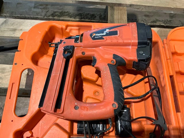 Paslode im65 f16 lithium tacker - afbeelding 4 van  5