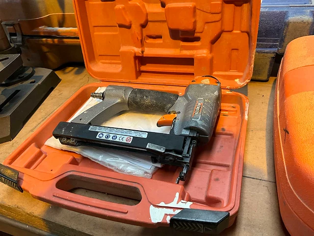 Paslode mds1830 pneumatische tacker - afbeelding 1 van  4