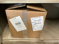 Patch with fastener (680x) - afbeelding 5 van  6