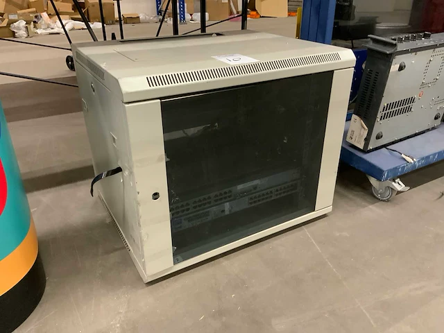 Patchkast met 2x switch - afbeelding 1 van  3