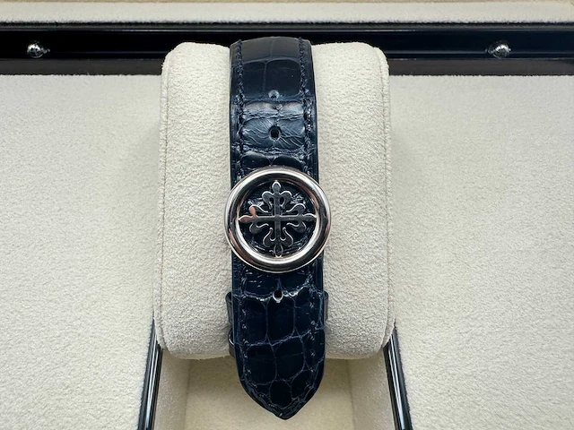 Patek philippe 5369g-017 | annual calendar blue dial | 07-2024 - afbeelding 6 van  16