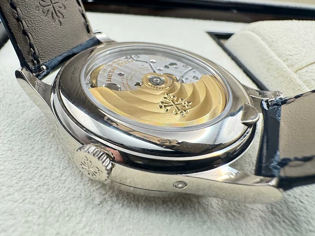 Patek philippe 5369g-017 | annual calendar blue dial | 07-2024 - afbeelding 13 van  16