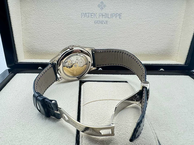 Patek philippe 5369g-017 | annual calendar blue dial | 07-2024 - afbeelding 16 van  16