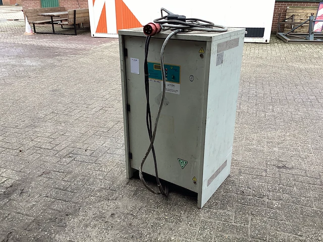 P.b.m power point acculader - afbeelding 1 van  8