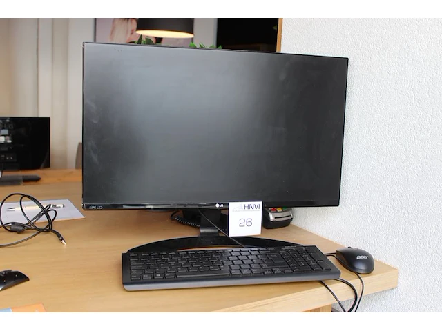 Pc opstelling acer chromebox d23q met 24 inch lg monitor toetsenbord en muis. - afbeelding 1 van  2