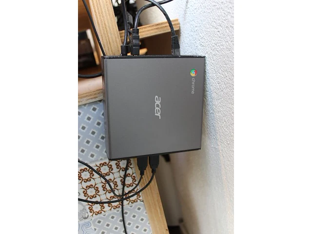 Pc opstelling acer chromebox d23q met 24 inch lg monitor toetsenbord en muis. - afbeelding 2 van  2