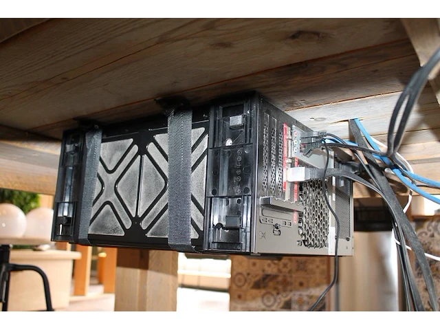 Pc-opstelling bestaande uit game pc medion md 34524 erazer p67066 mt39 met monitor lg 24 inch, toetsenbord ... - afbeelding 1 van  3