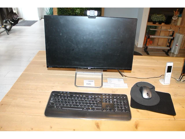 Pc-opstelling bestaande uit pc dell vpro precision 3240 met monitor lg 24 inch, toetsenbord en muis. servic... - afbeelding 1 van  3
