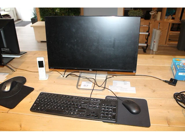 Pc-opstelling bestaande uit pc dell vpro precision 3240 met monitor lg 24 inch, toetsenbord en muis. servi... - afbeelding 1 van  3