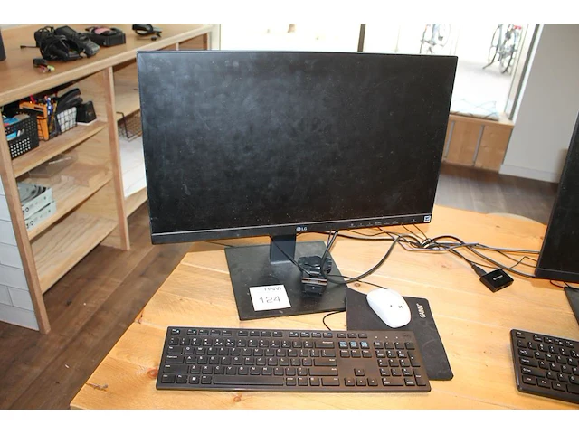 Pc-opstelling bestaande uit pc dell vpro precision 3440 met monitor lg 24 inch, toetsenbord en muis. servic... - afbeelding 1 van  4