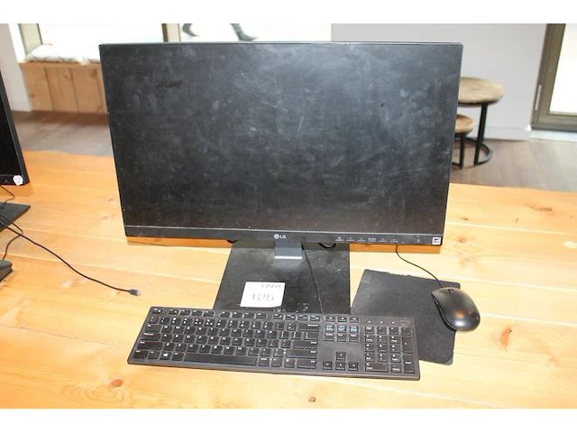 Pc-opstelling bestaande uit pc dell vpro precision 3440 met monitor lg 24 inch, toetsenbord en muis. servic... - afbeelding 4 van  7