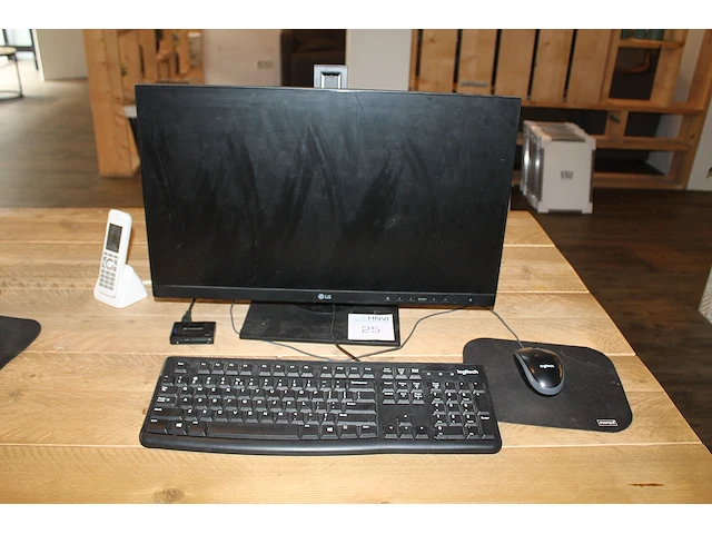 Pc-opstelling bestaande uit pc dell vpro precision 3460 met monitor lg 24 inch, toetsenbord en muis. servi... - afbeelding 2 van  4