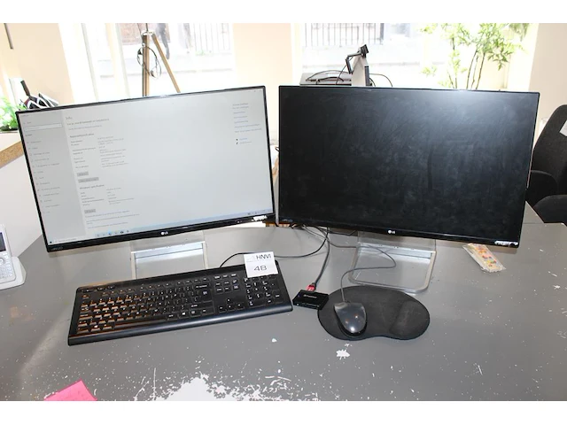 Pc-opstelling bestaande uit pc medion i7 met 137 gb harde schijf ,16 gb intern geheugen, monitor lg 21 inch... - afbeelding 1 van  3