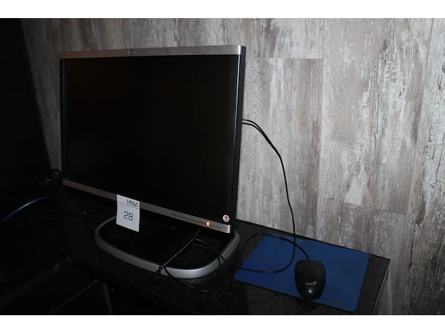 Pc opstelling hp met monitor, toetsenbord en muis. 4gb werkgeheugen, 120 gb harde schijf. - afbeelding 1 van  2