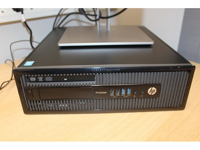 Pc opstelling hp prodesk i3 werkgeheugen 4 gb en 256gb harde schijf incl. 24 inch monitor toetsenbord en muis - afbeelding 2 van  2