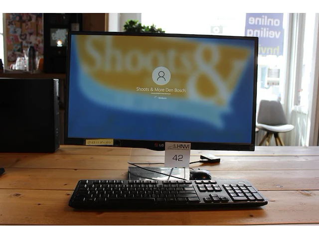 Pc opstelling lenovo legion i7-8700 cpu, 16 gb ram geheugen en 2tb harde schijf met een 23 inch lg monitor ... - afbeelding 1 van  4