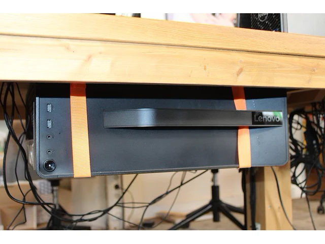 Pc opstelling lenovo legion i7-8700 cpu, 16 gb ram geheugen en 2tb harde schijf met een 23 inch lg monitor ... - afbeelding 2 van  4