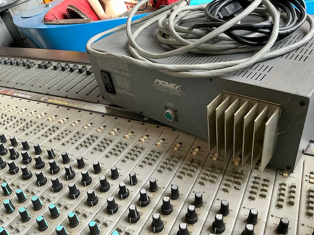 Peavey amr production series 1600 analoge mengtafel - afbeelding 6 van  17