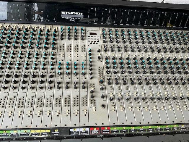 Peavey amr production series 1600 analoge mengtafel - afbeelding 14 van  17