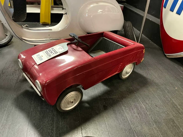 Pedalcar renault dauphine - afbeelding 1 van  7